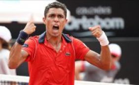 Brasileiro, número 338 do mundo, derrota Tsonga, 9º no ranking, no Rio Open