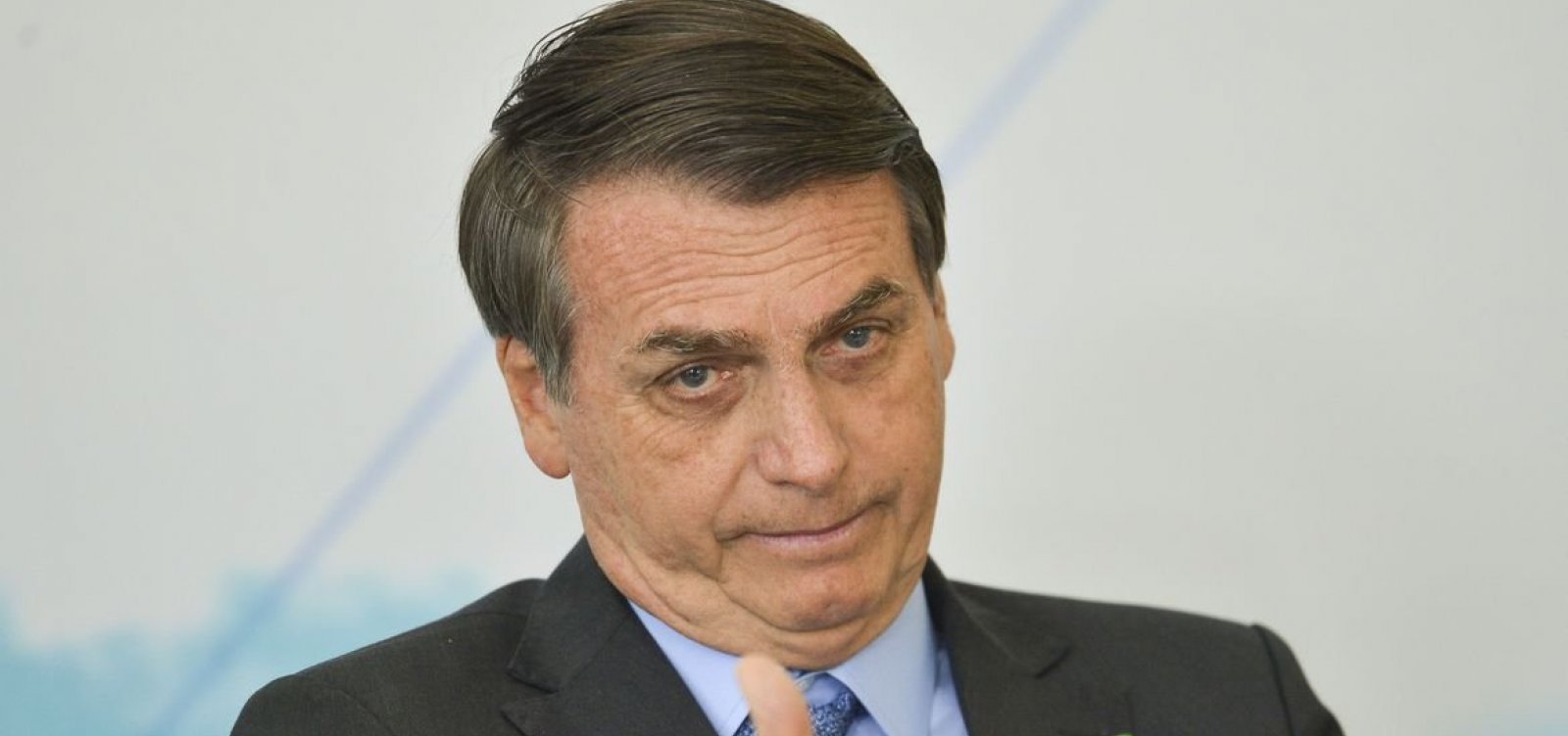 Livro traz relatos de caixas de dinheiro na casa de Bolsonaro; confira