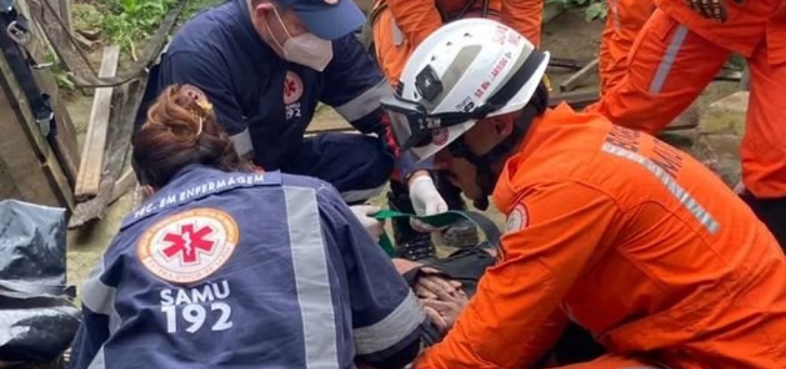 Homem cai em cisterna de 15 metros de profundidade e é resgatado por bombeiros em Conquista