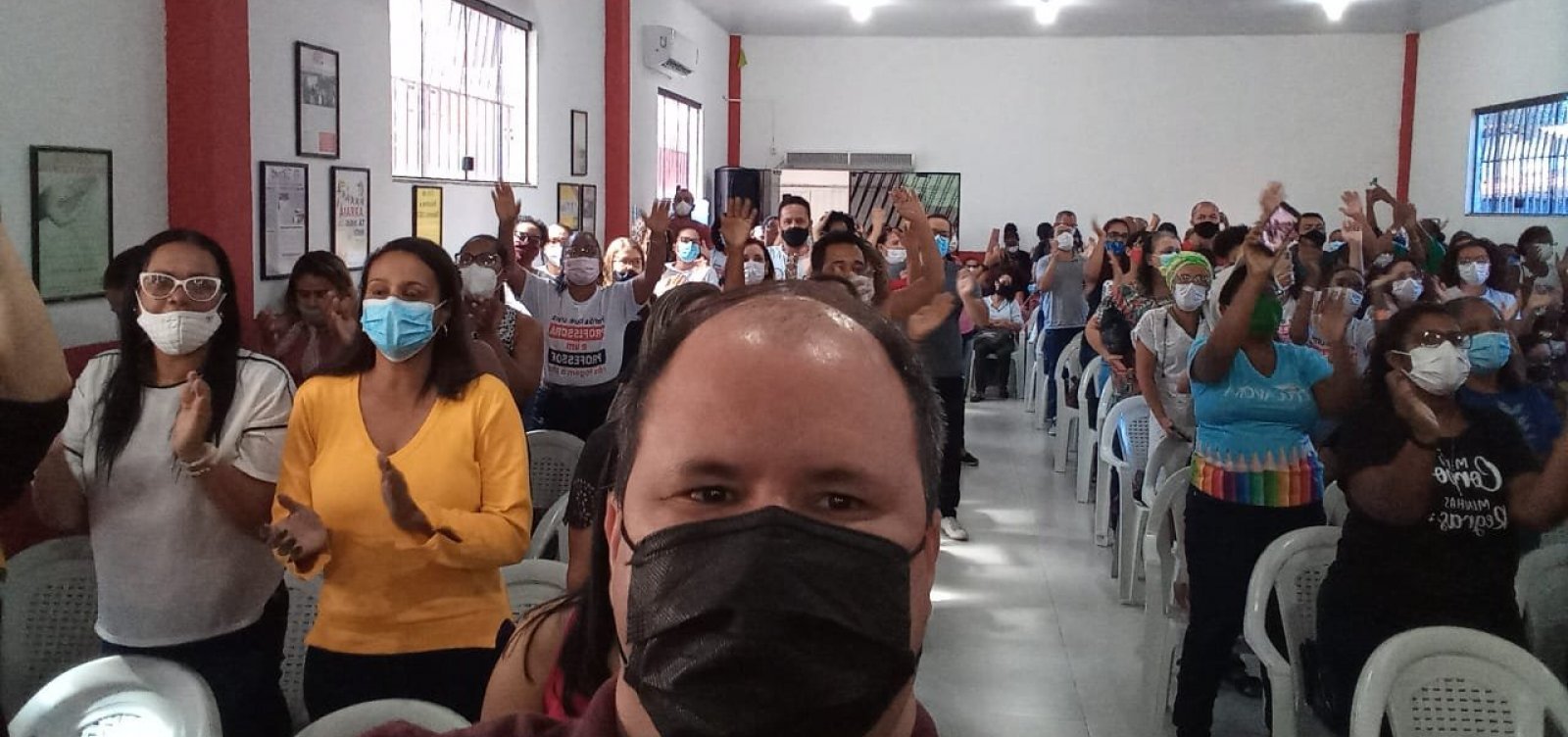 Após 2 semanas de greve, professores da rede municipal de Camaçari retornam às salas sem negociação  