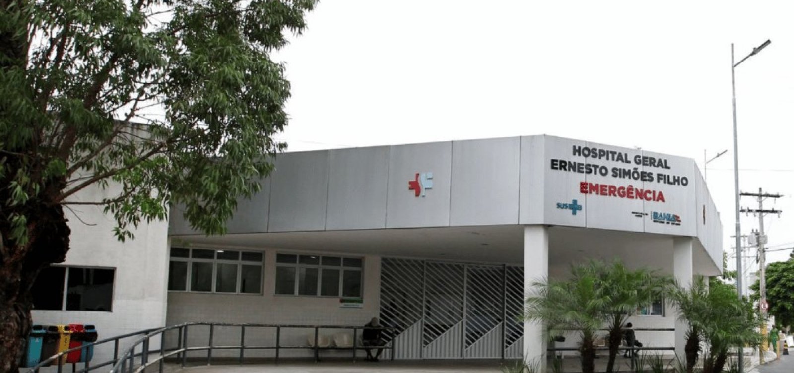 Idosa atingida por bala perdida na Av. Barros Reis faz primeira cirurgia; estado é grave