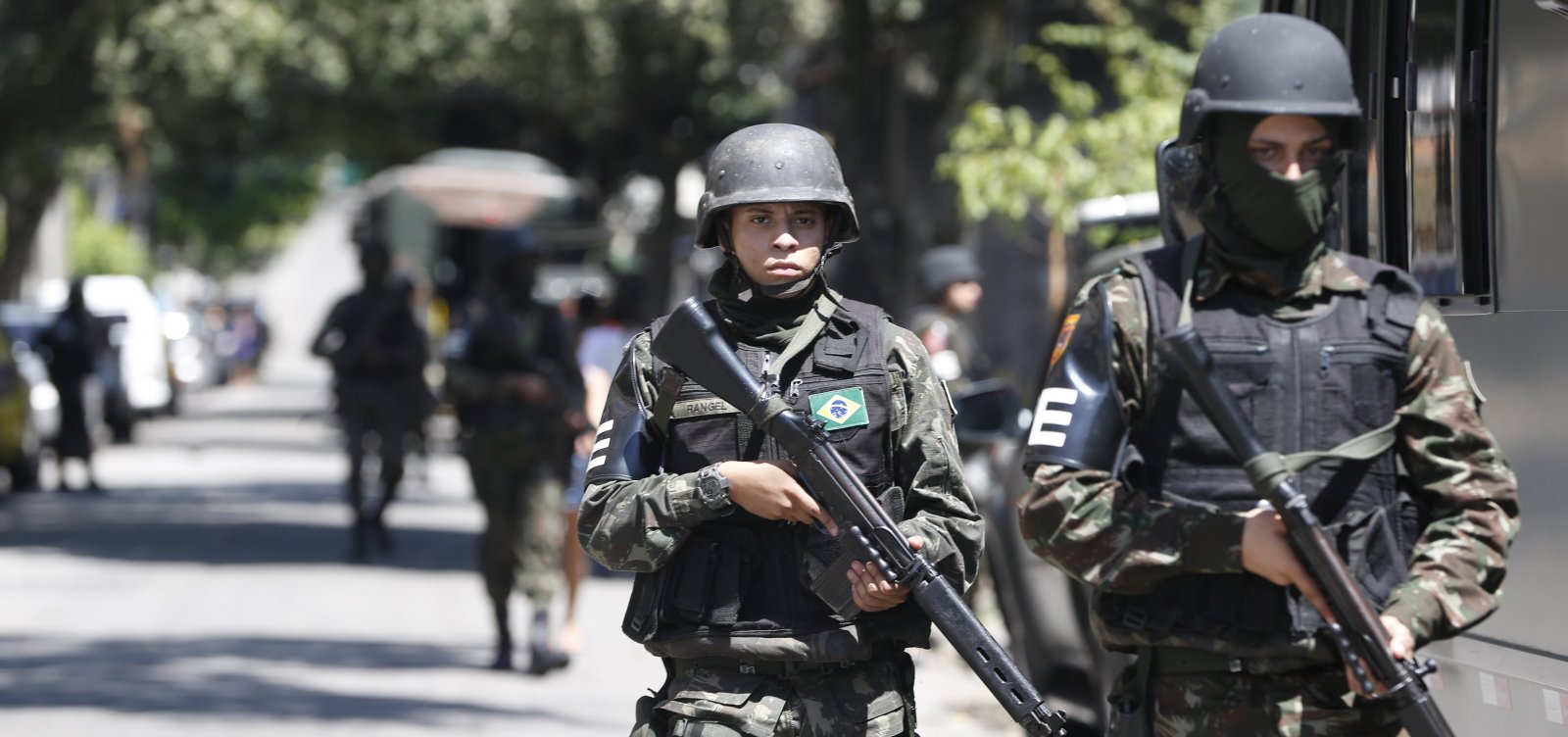 Sob ordem de Bolsonaro, Forças Armadas mudam às pressas desfile militar no Rio