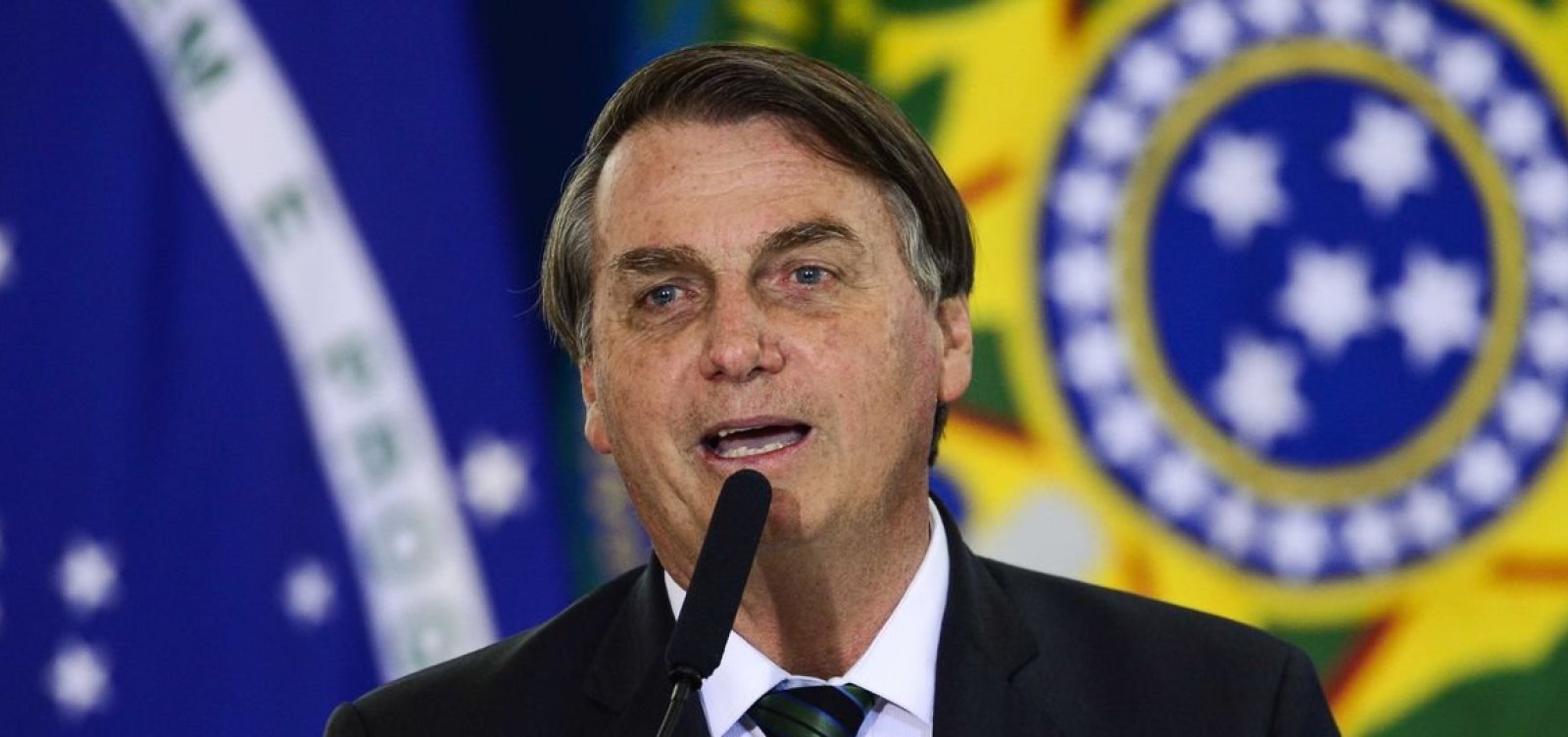 Bolsonaro chama de "cara de pau" quem assina Carta pela Democracia