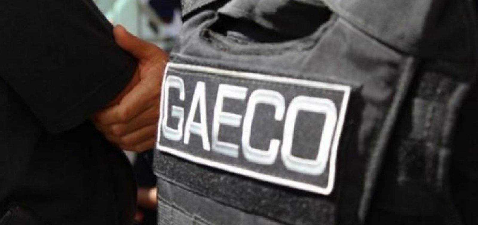 Mulher foragida por tráfico de drogas e organização criminosa é presa em Salvador