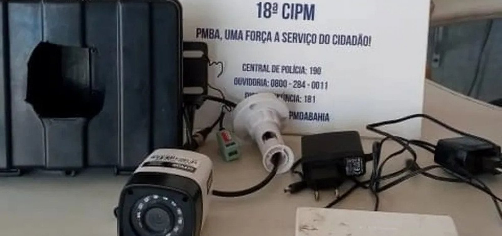 PM encontra câmera camuflada instalada em poste no bairro de Periperi