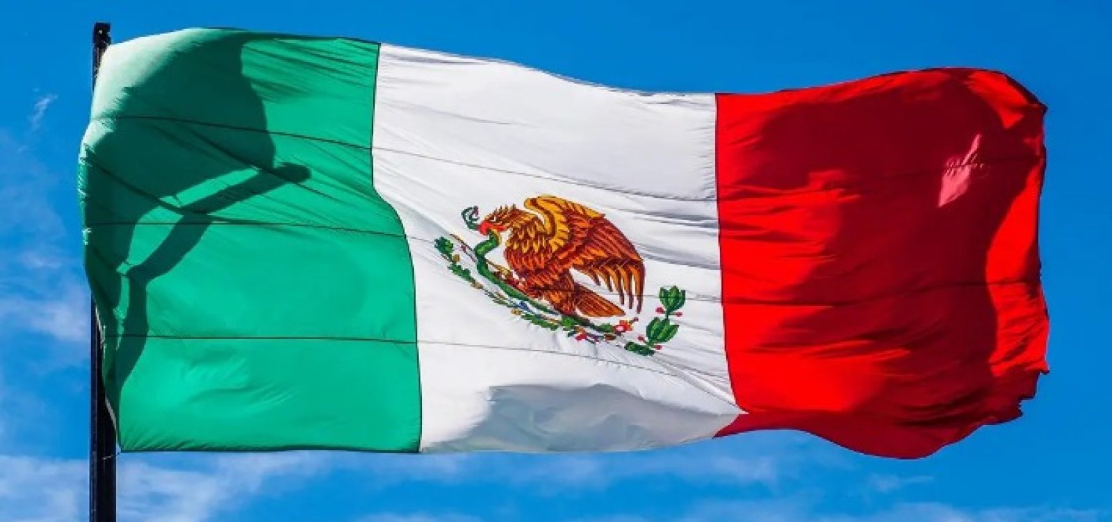 México volta a exigir visto físico para entrada de brasileiros no país 