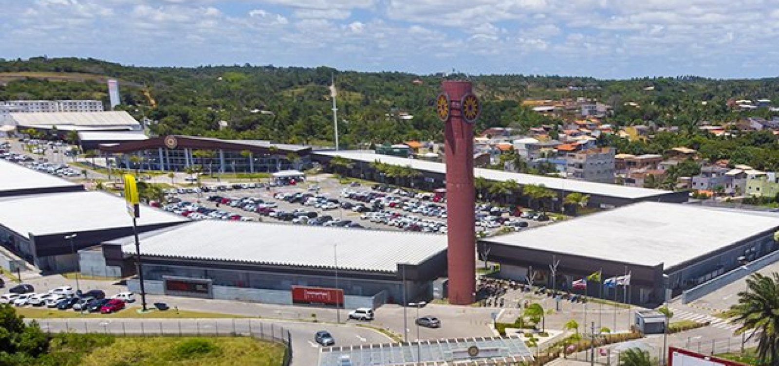 Homens armados assaltam joalheria em outlet na Estrada do Coco