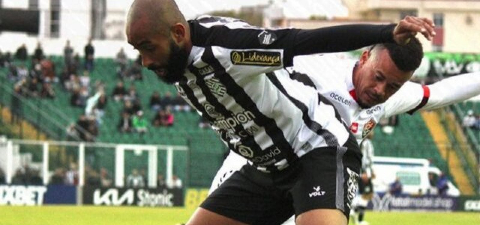 Em primeira derrota sob comando de Burse, Vitória leva cinco gols do Figueirense