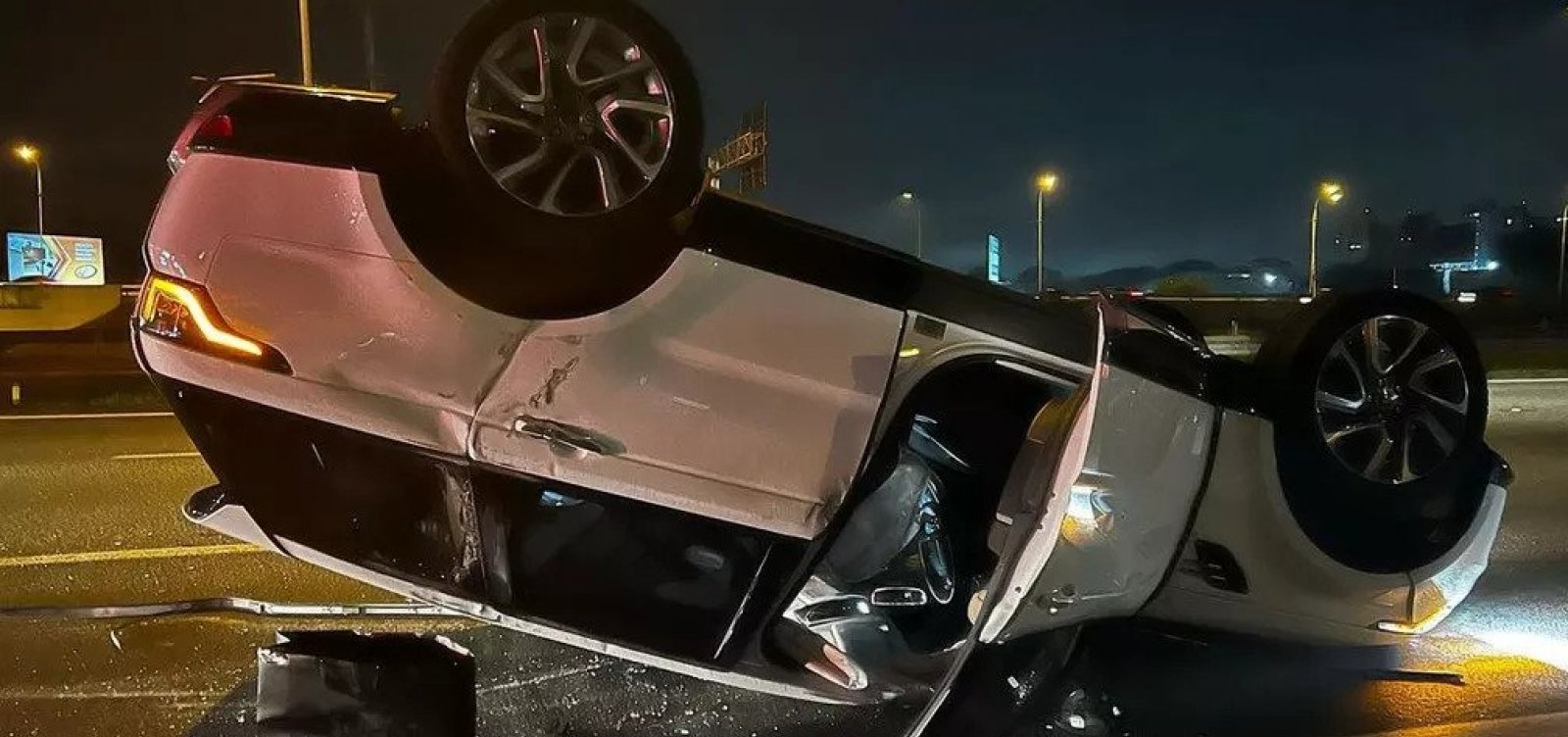 Após acidente de carro, Paula Fernandes está bem e segue com os compromissos, diz assessoria