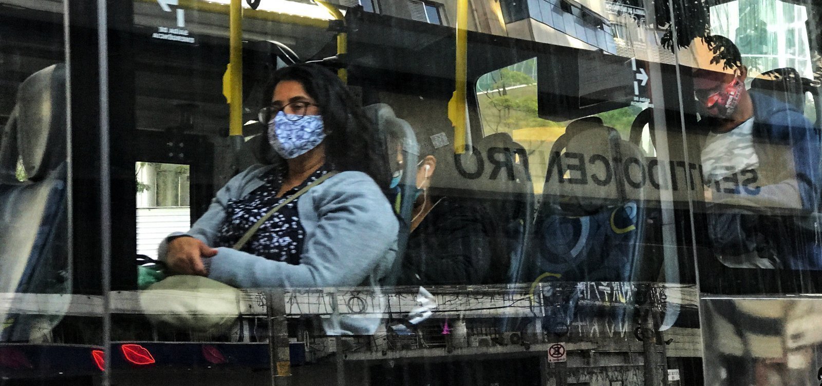 Cresce o número de brasileiros que não usam mais máscaras de proteção