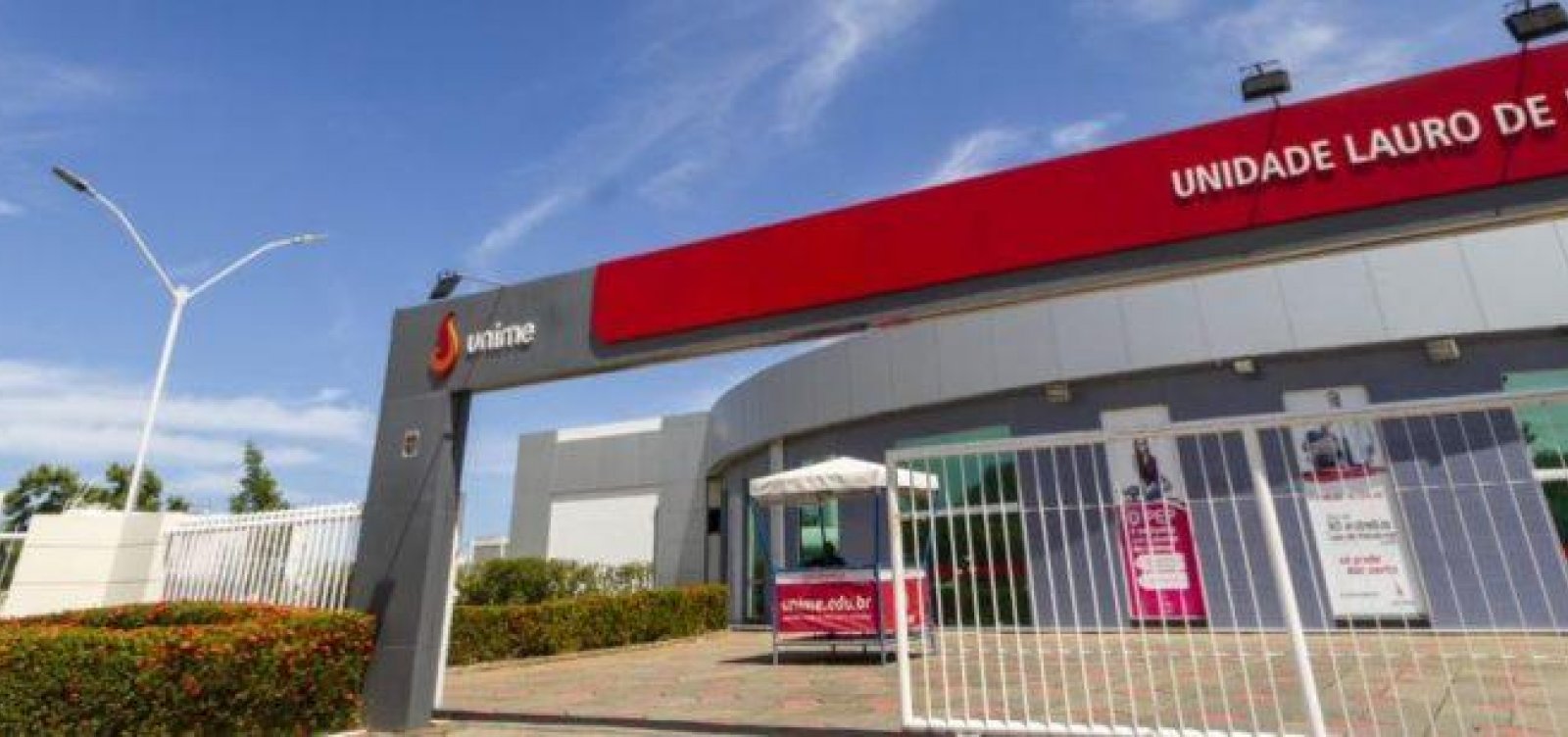 Cobrando dívidas que ultrapassam R$ 80 mil, universidade estaria violando contrato com Fies, diz advogado