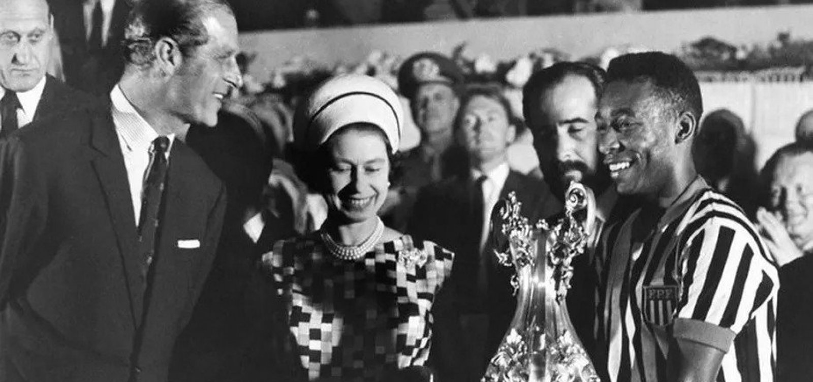 Pelé relembra encontros com Elizabeth II e diz que seu "legado durará para sempre"