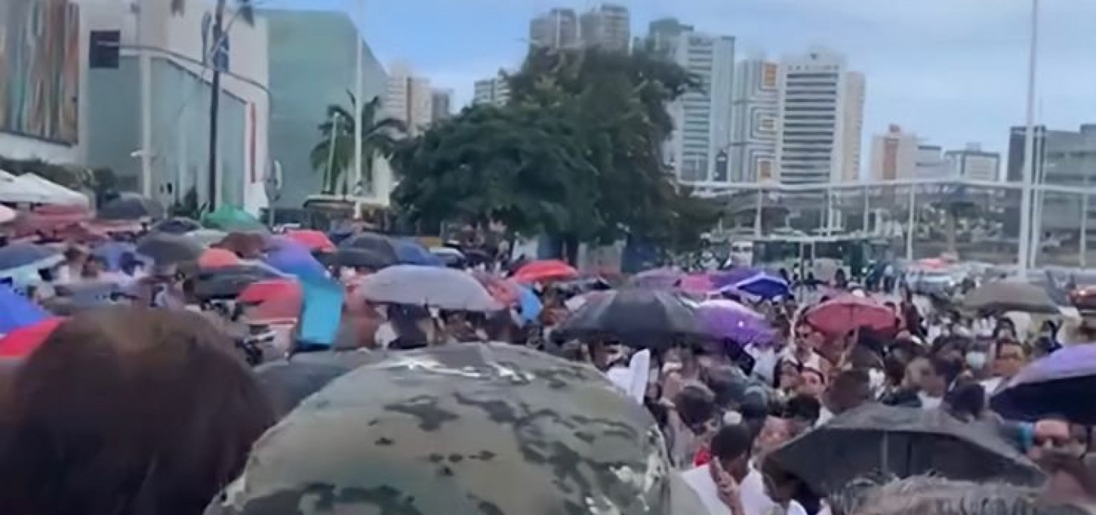 Profissionais da enfermagem fazem manifestação em Salvador nesta sexta-feira