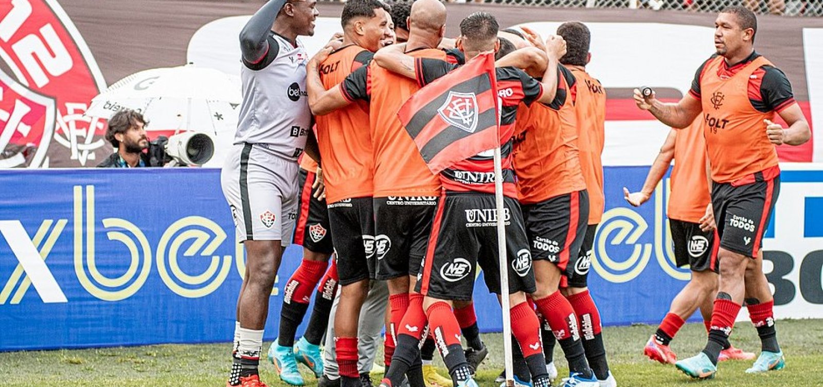 Vitória vence Figueirense e depende só do próprio desempenho para voltar à Série B