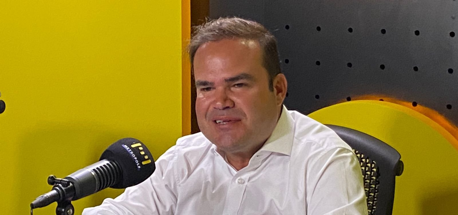 "Falta gest&atilde;o", diz Cac&aacute; Le&atilde;o sobre fila da regula&ccedil;&atilde;o na Bahia 