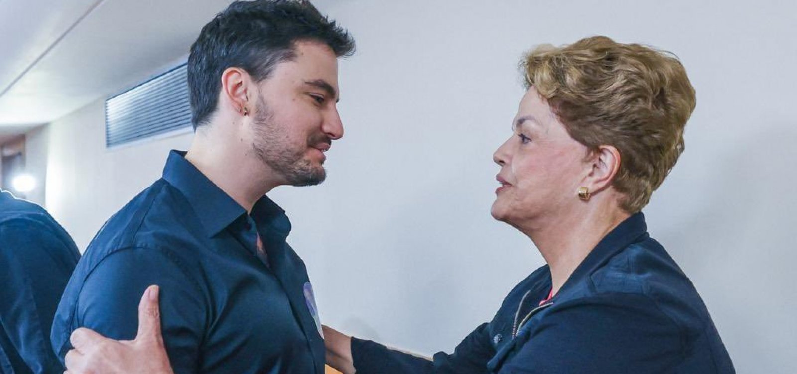 Felipe Neto pede desculpas a Dilma por apoio ao impeachment