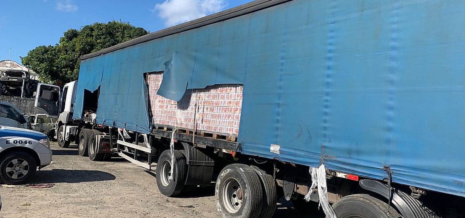 Pol&iacute;cia recupera carga de cerveja roubada em Feira de Santana 