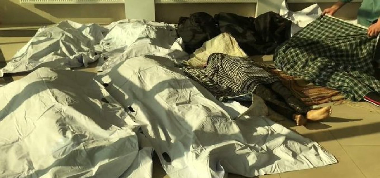 Ataque com homem-bomba mata 19 pessoas em escola no Afeganistão 