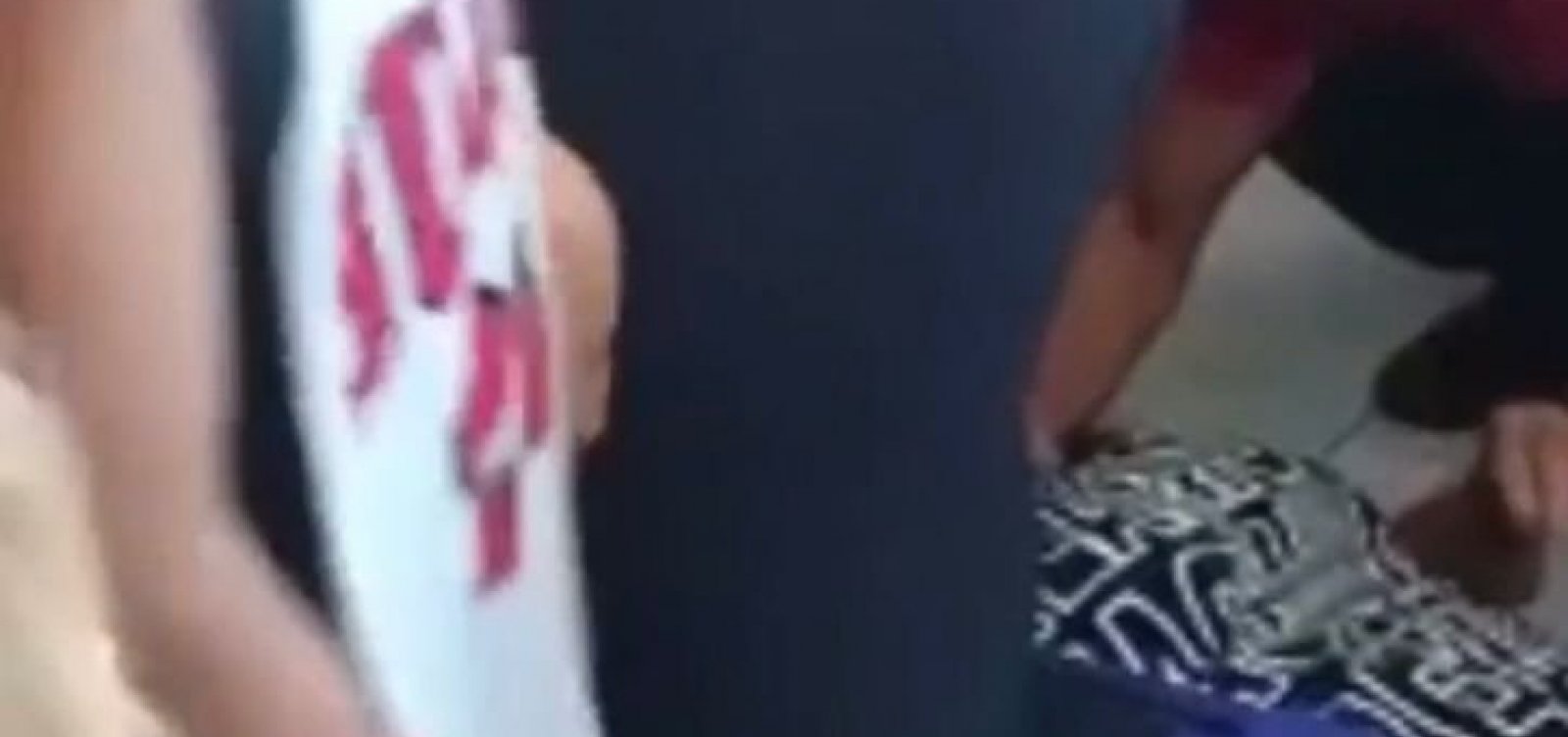 Eleitora desmaia após aguardar duas horas na fila para votar