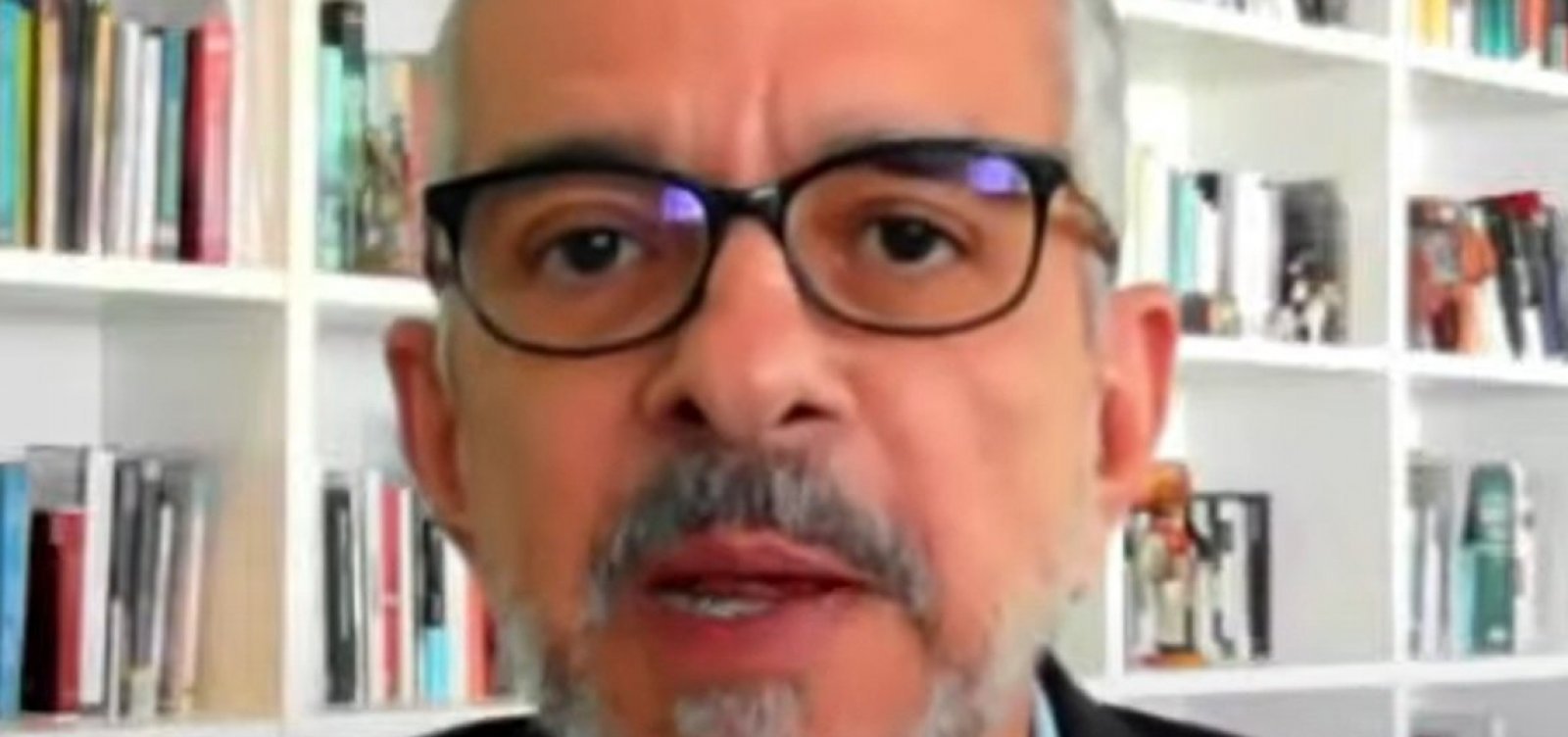 “Pesquisa não apura votos válidos, apura intenção de votos”, diz Lavareda.