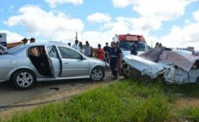 Acidente envolvendo dois veículos deixa quatro mortos na BA-262