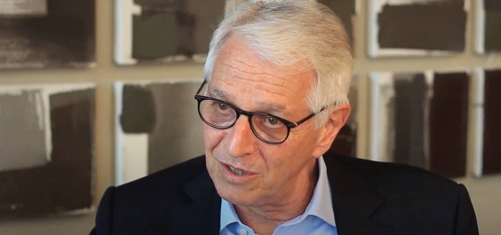 Fundador da Natura anuncia apoio a Lula: "Bolsonaro é ameaça ao Brasil"