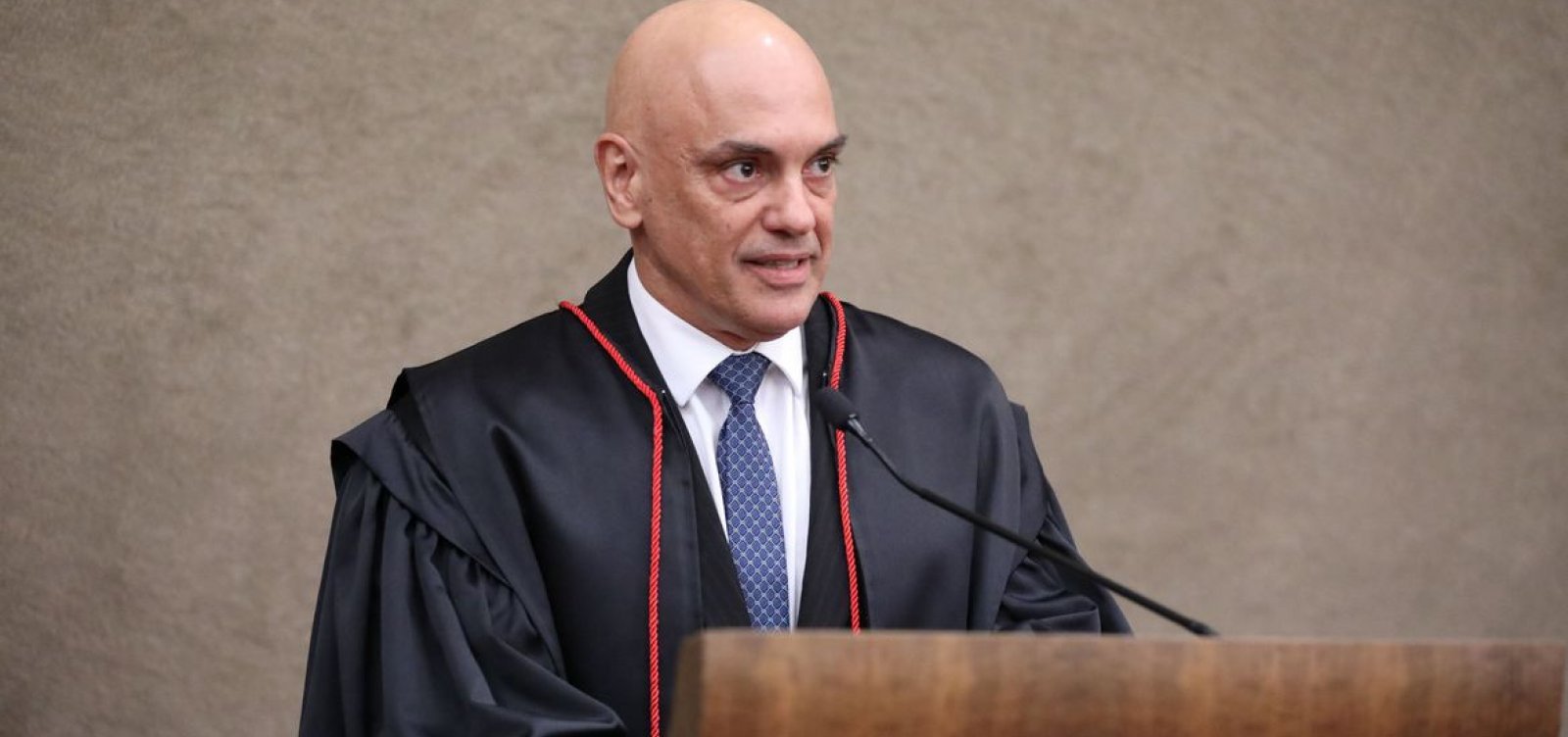 Moraes barra inquéritos da PF e do Cade para investigar institutos de pesquisa
