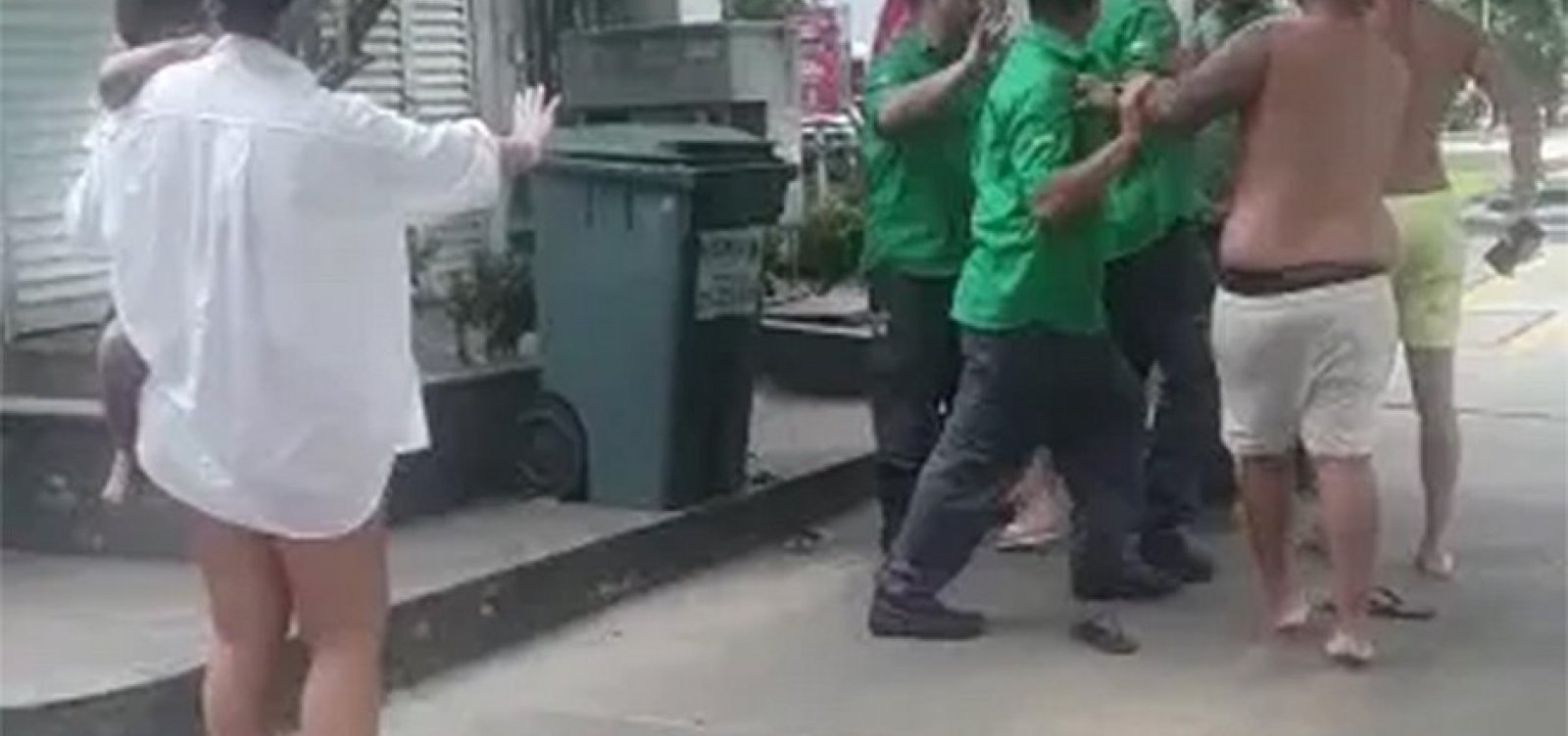 Frentista &eacute; detido ap&oacute;s filmar cliente no banheiro 