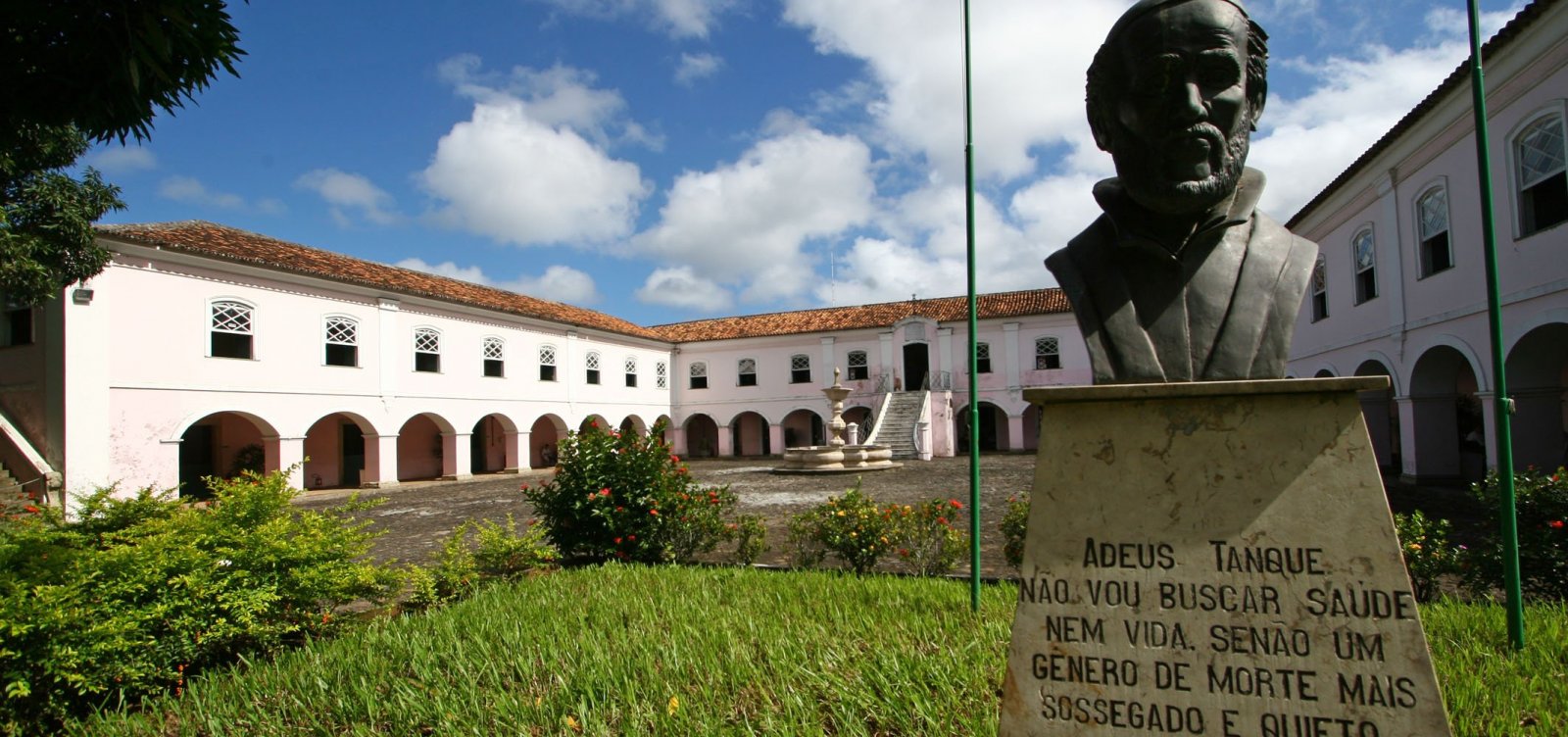 Após leilão, futuro do casarão que abriga Arquivo Público da Bahia é incerto