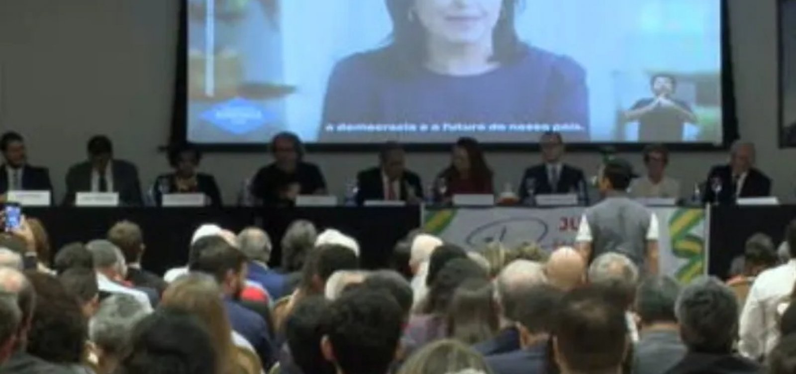 "Pela democracia", juristas leem manifesto em Brasília a favor da candidatura de Lula