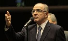 “Brasil tem deputados e senadores demais”, diz Aleluia