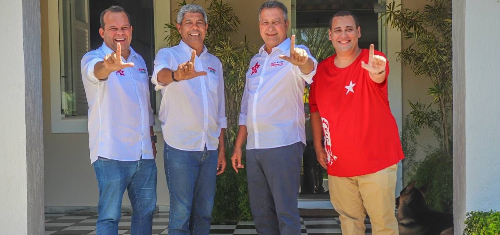 Jerônimo e aliados votam na manhã deste domingo, em Salvador