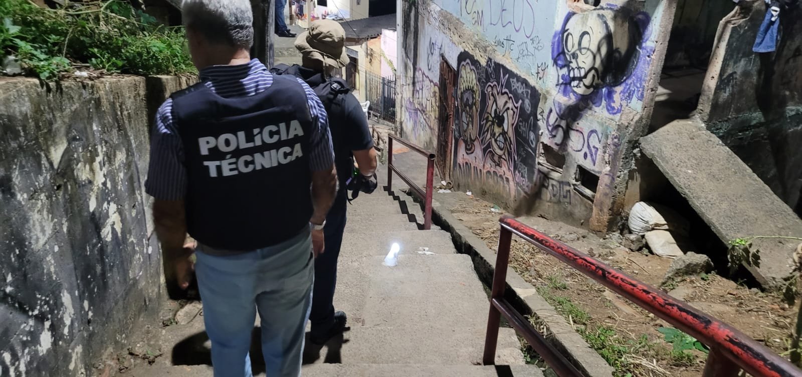 Polícia Técnica faz simulação de crime na Gamboa com a participação de testemunhas