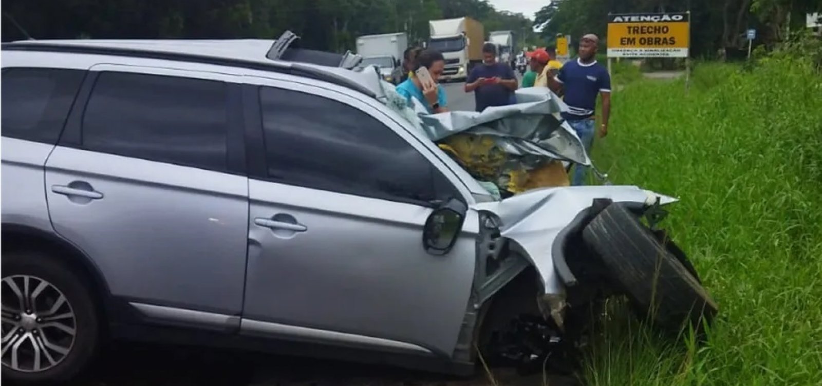 Motorista Morre Em Batida Entre Carro E Carreta No Interior Da Bahia ...