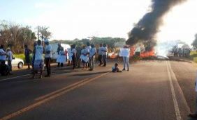 Em protesto por posse de terras, produtores rurais fecham trecho da BR-367