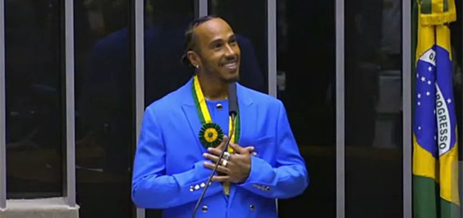 Lewis Hamilton &eacute; homenageado pela C&acirc;mara e recebe t&iacute;tulo de cidad&atilde;o honor&aacute;rio brasileiro