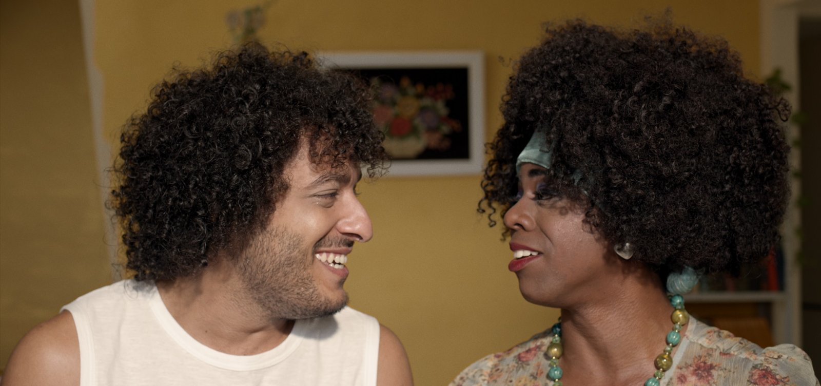 Após web-série e peça de teatro, 'Na rédea curta' chega aos cinemas 