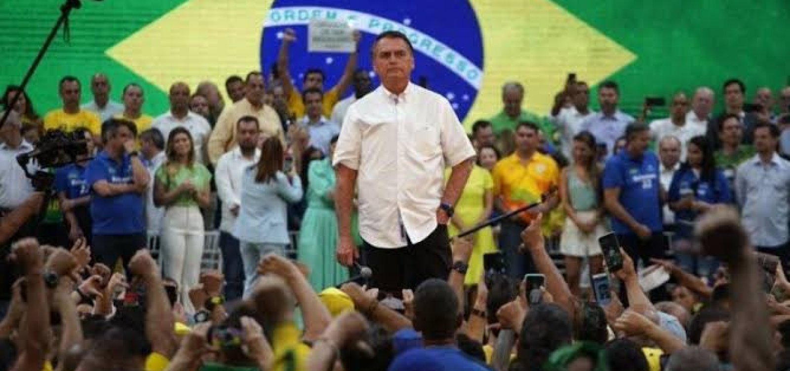 Bolsonaro volta às redes sociais com foto enigmática; ministro diz que ele ainda assimila derrota