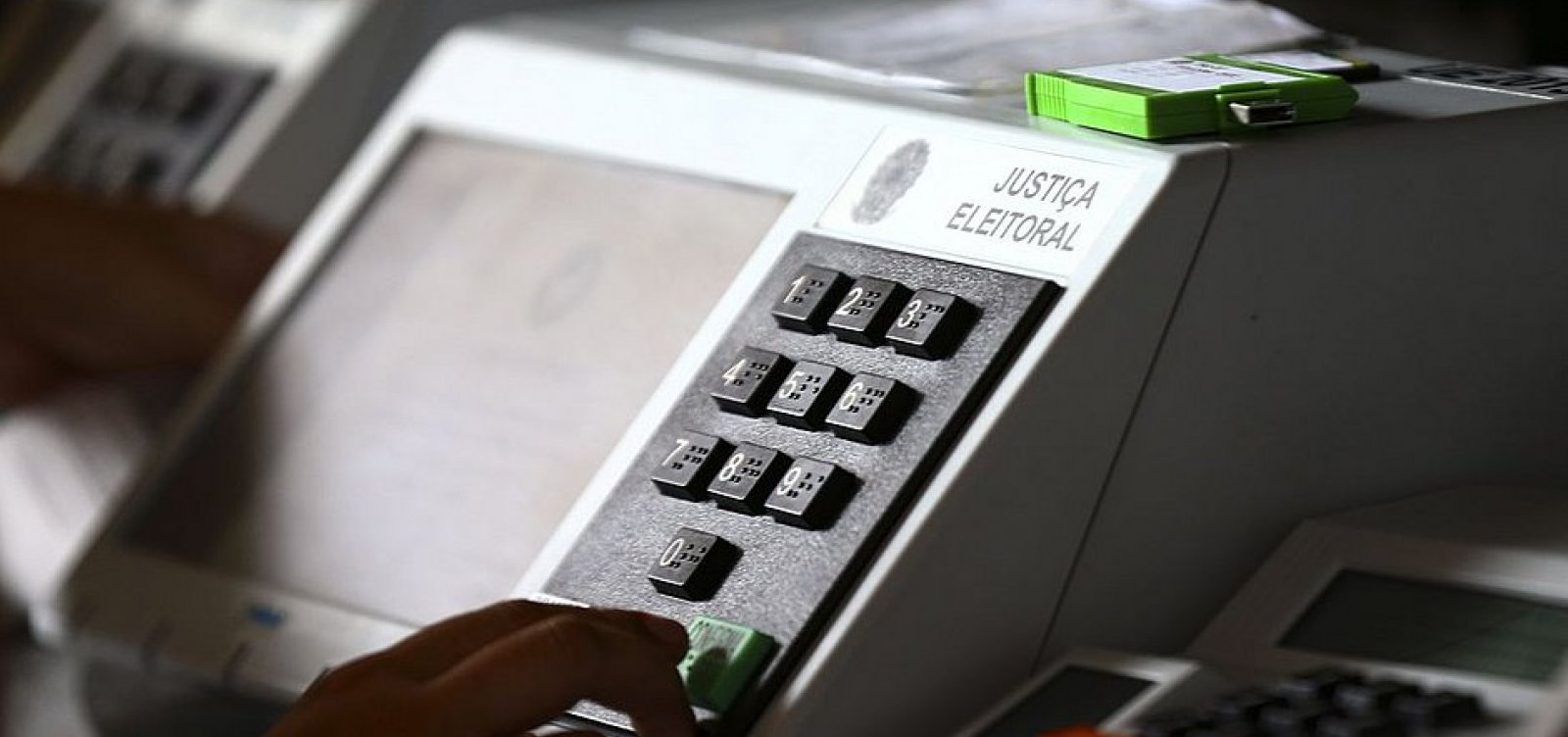 Defesa entrega relat&oacute;rio ao TSE e n&atilde;o aponta irregularidades nas urnas 