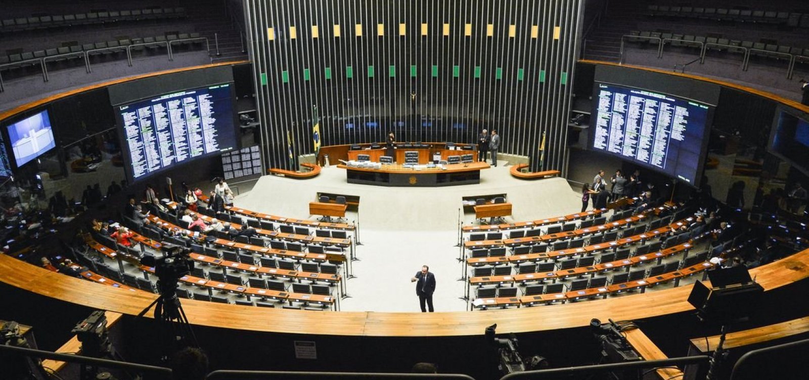 Câmara aprova projeto que torna hediondos crimes sexuais contra criança e adolescente