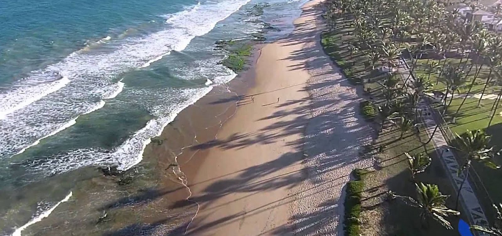 Comerciantes de Lauro de Freitas são notificados por irregularidade em praia de Vilas do Atlântico 