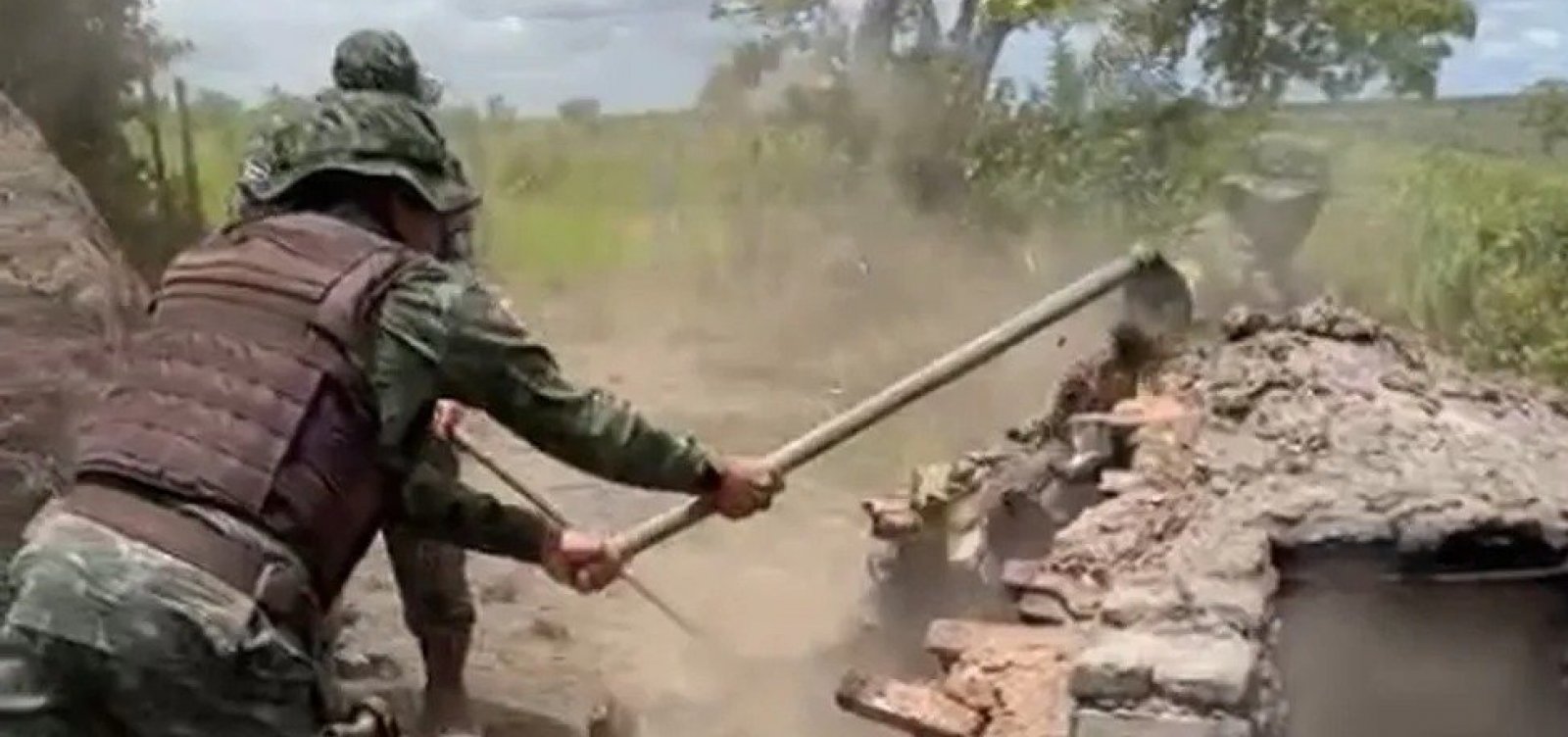 Polícia destrói 12 fornos de produção ilegal de carvão no nordeste da Bahia