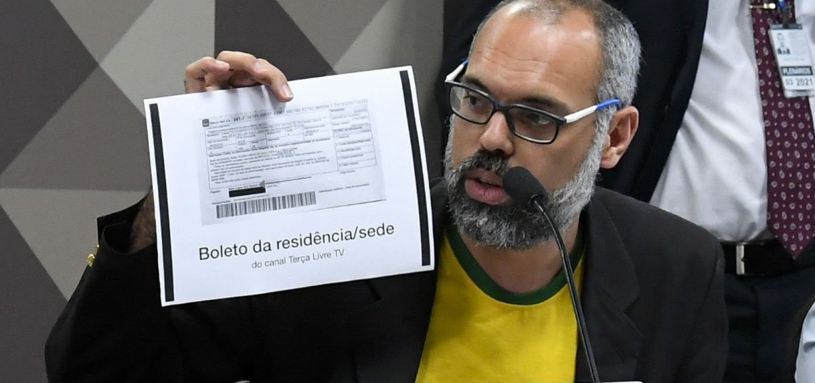 Após Determinação Do STF, Itamaraty Cancela Passaporte De Blogueiro ...