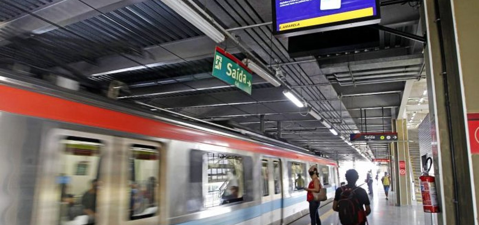 Passageiros do metrô de Salvador podem recarregar cartão pelo WhatsApp a partir desta quarta 