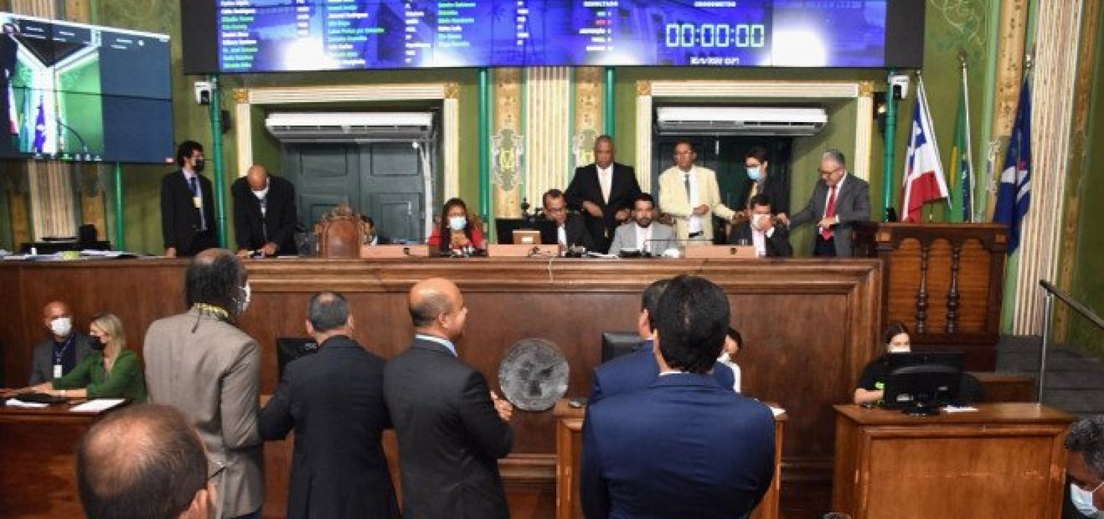 Salvador aprova piso maior que dois salários mínimos para agentes de saúde