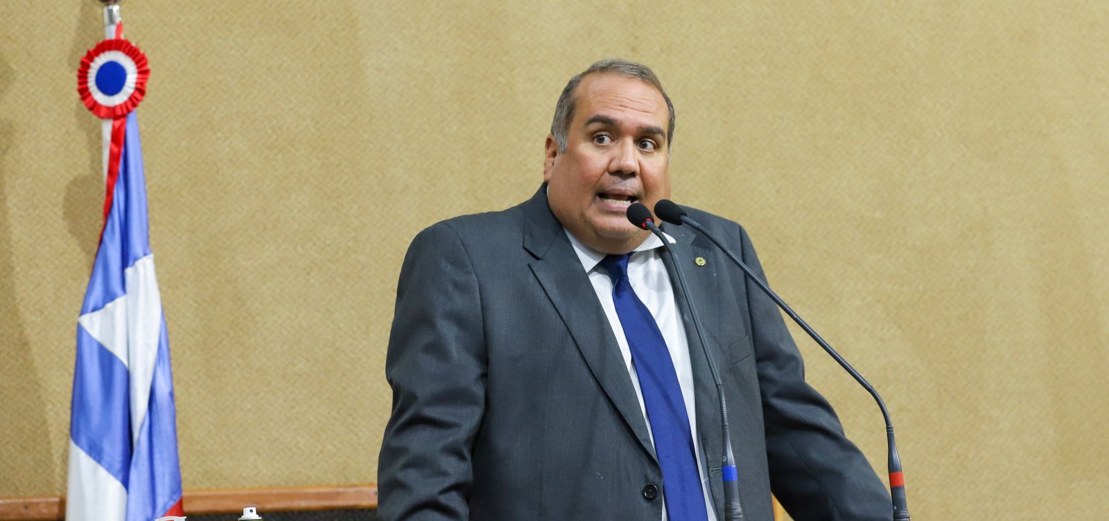 Sandro Régis decide não permanecer na liderança da oposição e abre disputa na bancada