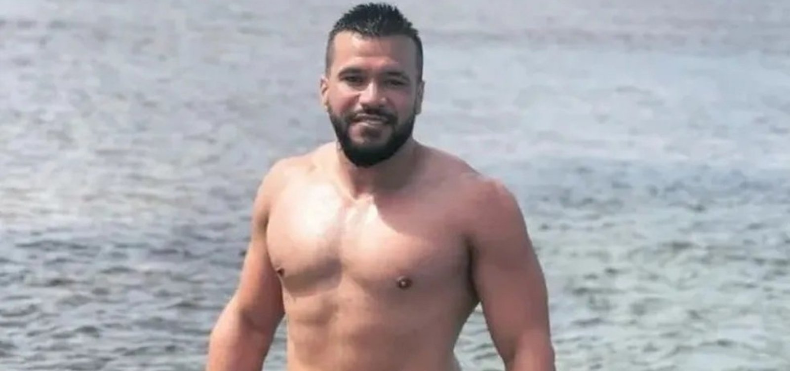 Turista morre afogado após entrar no mar para salvar o filho em Guarajuba 
