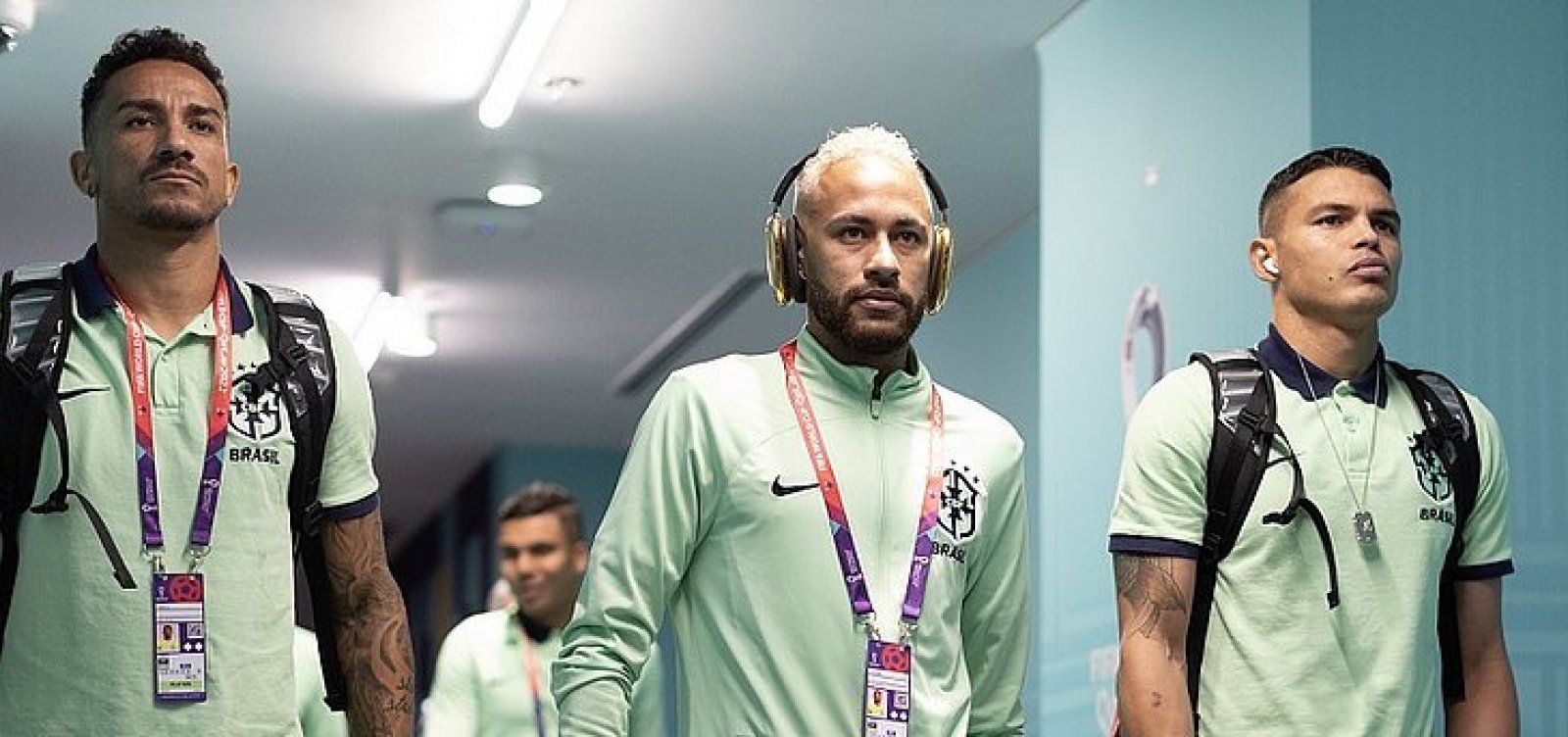 Após jogo, Danilo agradece equipe da Seleção por tratar lesão: "Incansáveis"