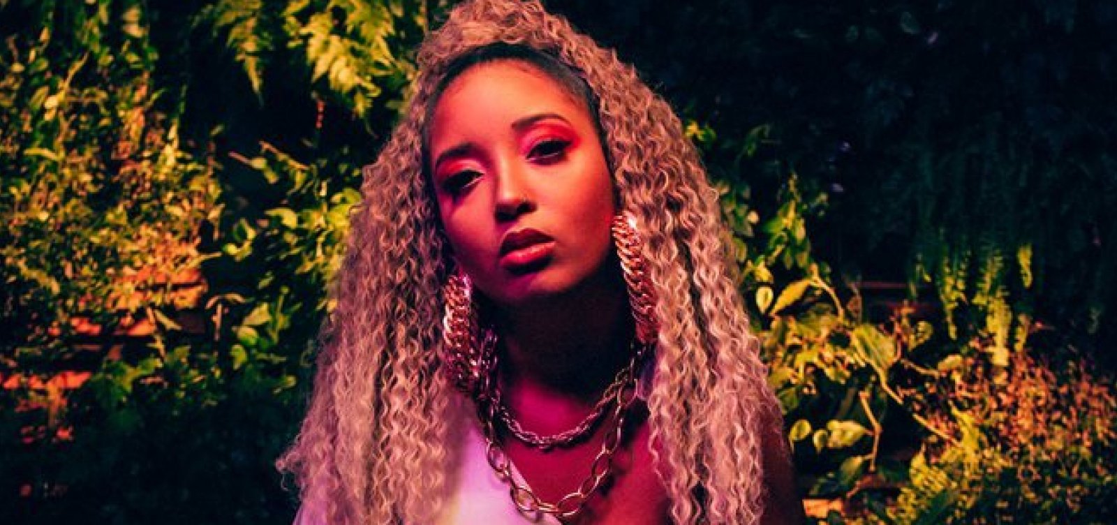 Aí vêm elas recebe cantora e compositora Nêssa nesta terça-feira