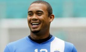 Antes titular e agora terceira opção, Douglas Pires deve ser emprestado